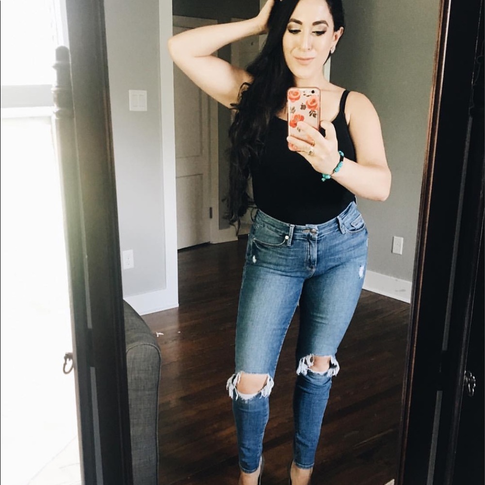 Good American distressed skinny jeans SO SEXY!